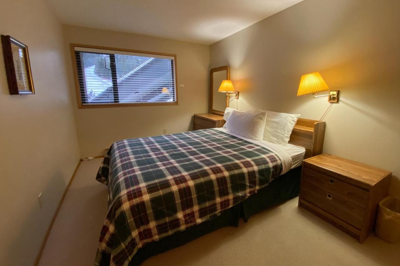 The Griz Inn By Park Vacation Management Ферни Экстерьер фото