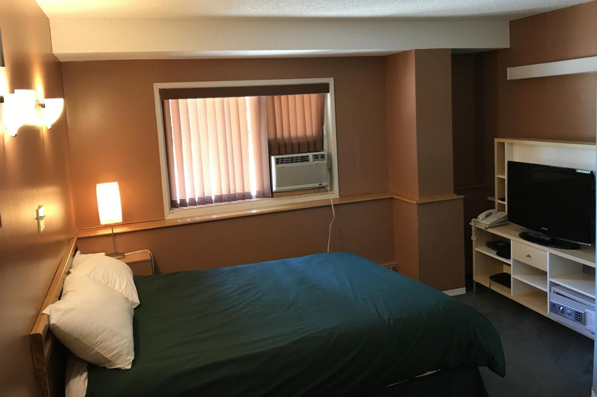 The Griz Inn By Park Vacation Management Ферни Экстерьер фото
