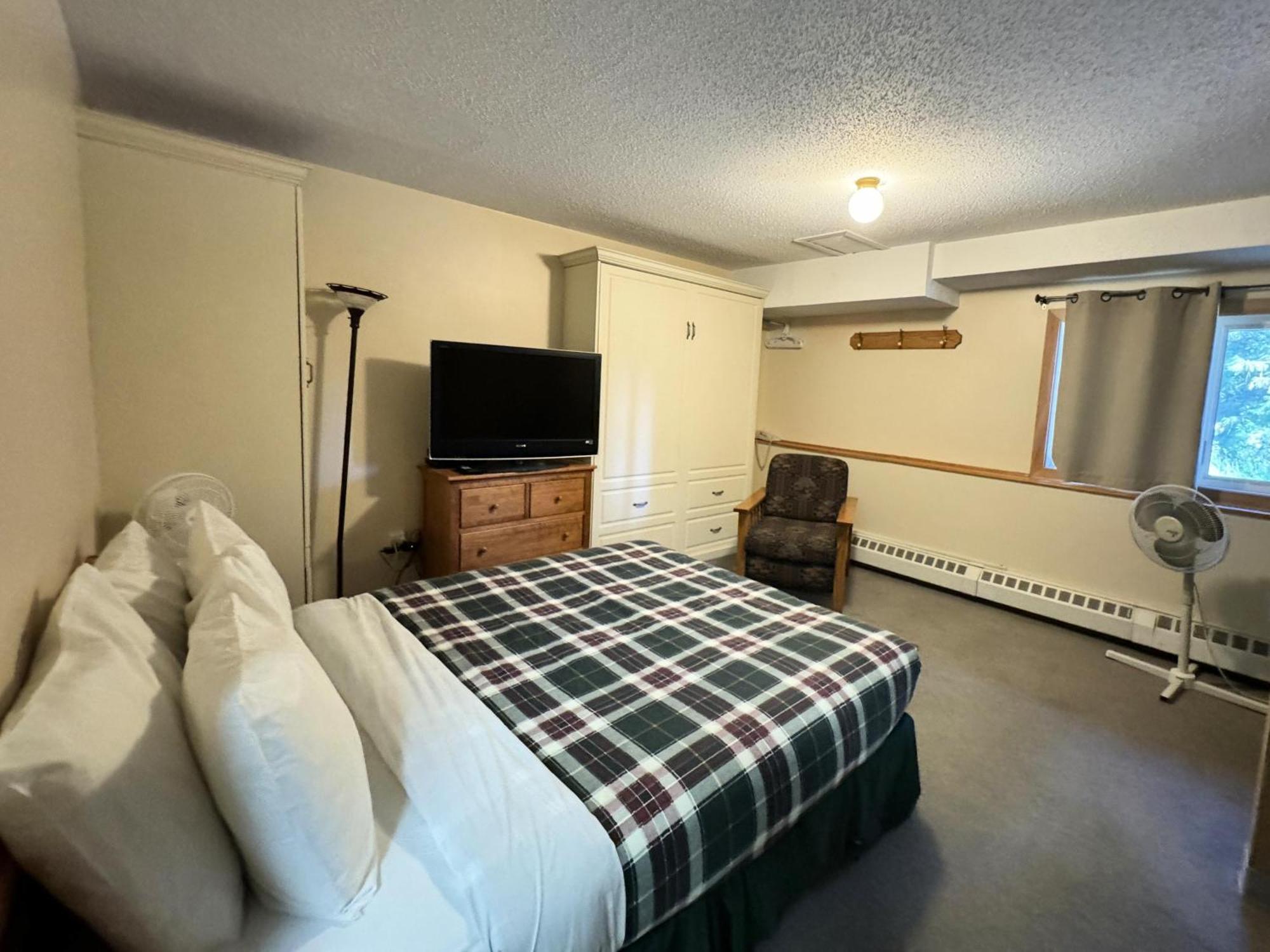 The Griz Inn By Park Vacation Management Ферни Экстерьер фото
