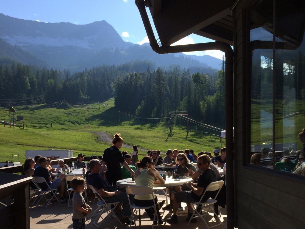 The Griz Inn By Park Vacation Management Ферни Экстерьер фото